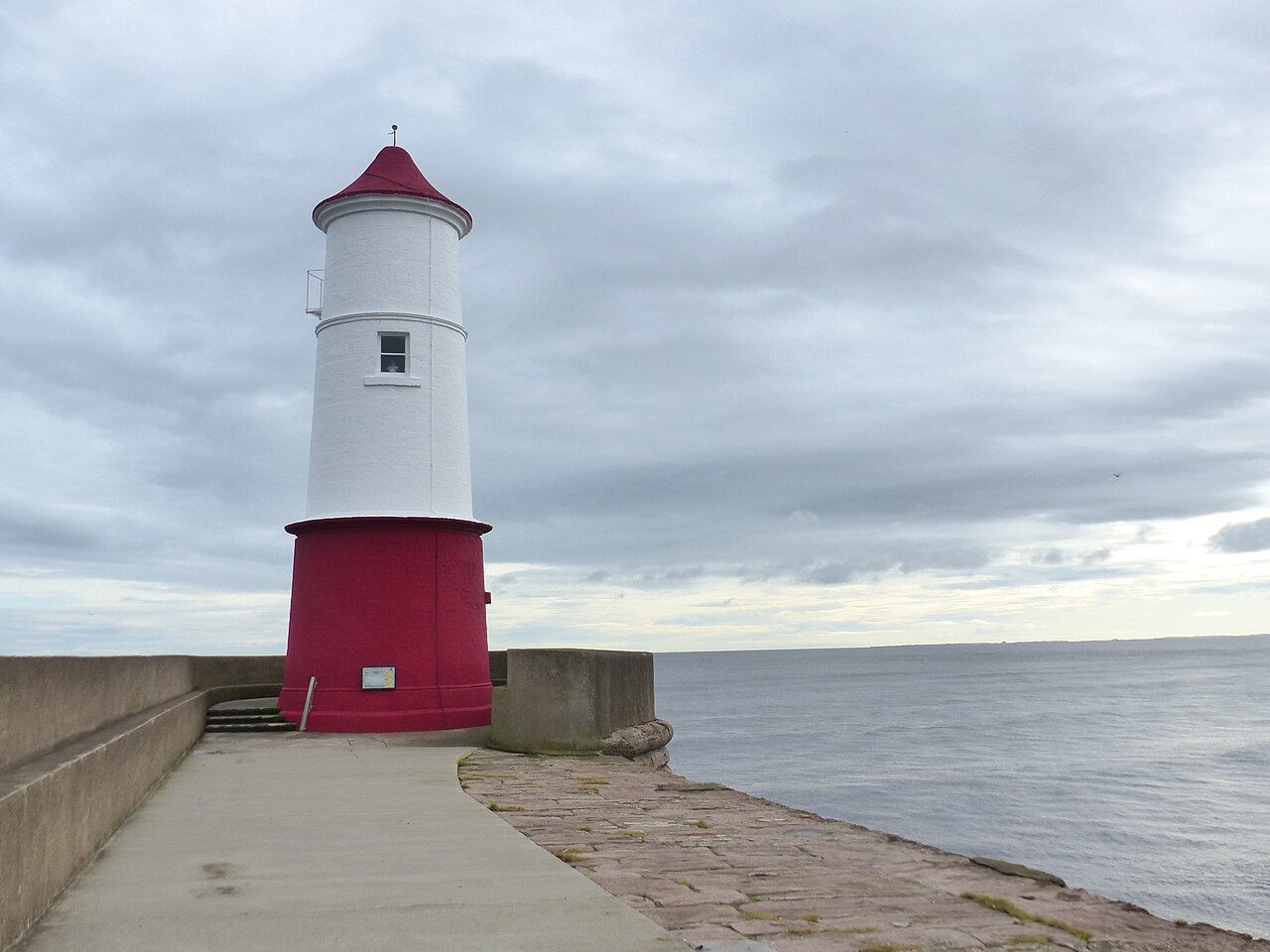Lighthouse at the end of the pier, Berwick-upon-Tweed